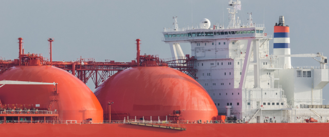 LNG-Schiff mit großen Tanks