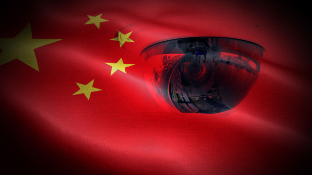 Überwachungskamera mit chinesischer Flagge