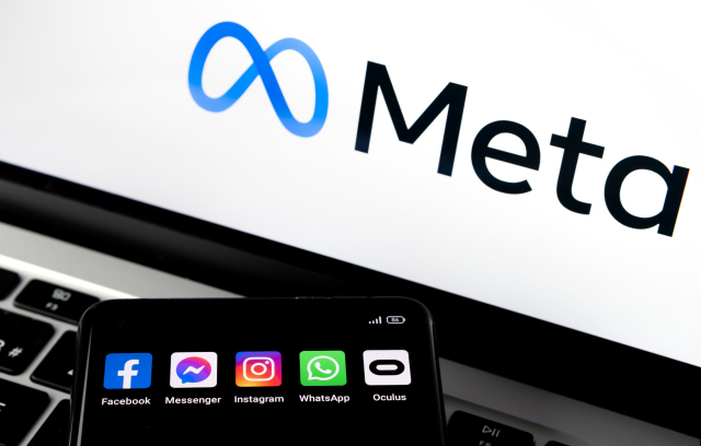 Logo des Meta-Konzerns auf Monitor