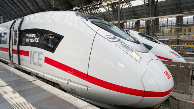 Ein ICE3 neo in Frankfurt