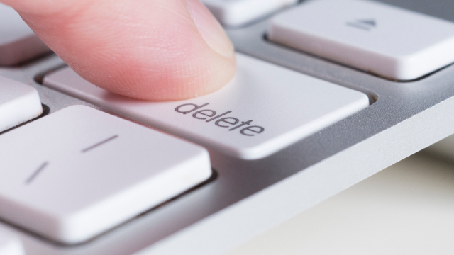 Finger aus Taste "Delete"