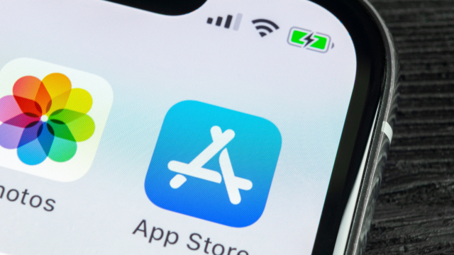 Logo des App Store auf einem Smartphone