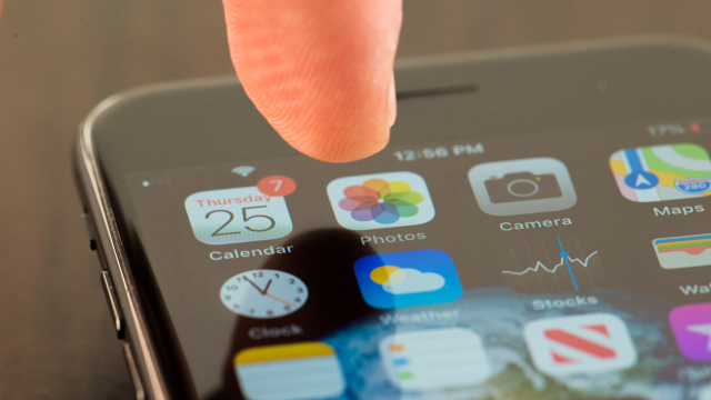 Finger auf Smartphone