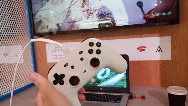 Hand mit Spiele-Controller