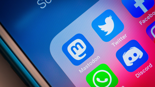 Twitter- und Mastodon-App auf Smartphone-Display