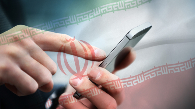 Smartphone vor iranischer Flagge