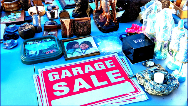 Werbung für "Garage Sale"