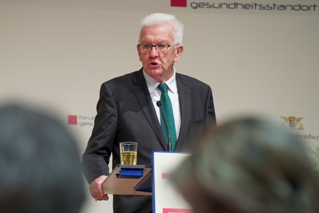 Ministerpräsident Kretschmann hält eine Rede beim Forum Gesundheitsstandort am 6.12.2023 in Stuttgart.