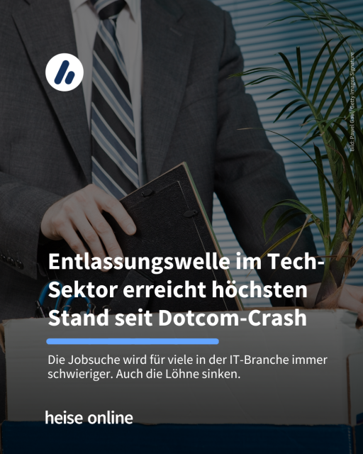 Auf dem Bild sieht man einen in Anzug gekleideten Menschen in einem Büro, der seine privaten Sachen in einen Karton packt. Die Überschrift lautet: Entlassungswelle im Tech-Sektor erreicht höchsten Stand seit Dotcom-Crash. Darunter steht: Die Jobsuche wird für viele in der IT-Branche immer schwieriger. Auch die Löhne sinken.