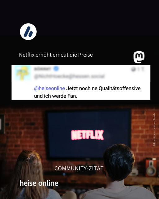 Auf dem Bild sieht man zwei Menschen von hinten, die auf einem Sofa sitzen und Netflix auf ihrem großen Fernseher schauen. Die Überschrift des Community-Zitats ist: "Netflix erhöht erneut die Preise." Das Zitat lautet: "Jetzt noch ne Qualitätsoffensive und ich werde Fan."