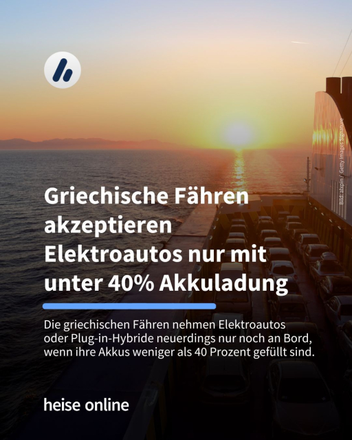 Im Bild sieht man eine Autofähre bei Sonnenuntergang im Meer. 

In der Überschrift steht: "Griechische Fähren akzeptieren Elektroautos nur mit unter 40% Akkuladung" darunter steht "Die griechischen Fähren nehmen Elektroautos 
oder Plug-in-Hybride neuerdings nur noch an Bord, wenn ihre Akkus weniger als 40 Prozent gefüllt sind."