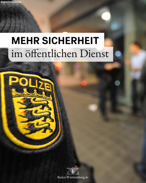 Text: Mehr Sicherheit im öffentlichen Dienst
Bild: Schulter eines Menschen in Polizei-Uniform. Im Hintergrund sind weitere Personen zu sehen.
