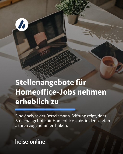 Auf dem Bild sieht man einen klassischen Arbeitsplatz im Homeoffice mit Laptop, Tablet und Kaffeetasse. Die Überschrift lautet: Stellenangebote für Homeoffice-Jobs nehmen erheblich zu. Darunter steht: Eine Analyse der Bertelsmann-Stiftung zeigt, dass Stellenangebote für Homeoffice-Jobs in den letzten Jahren zugenommen haben.