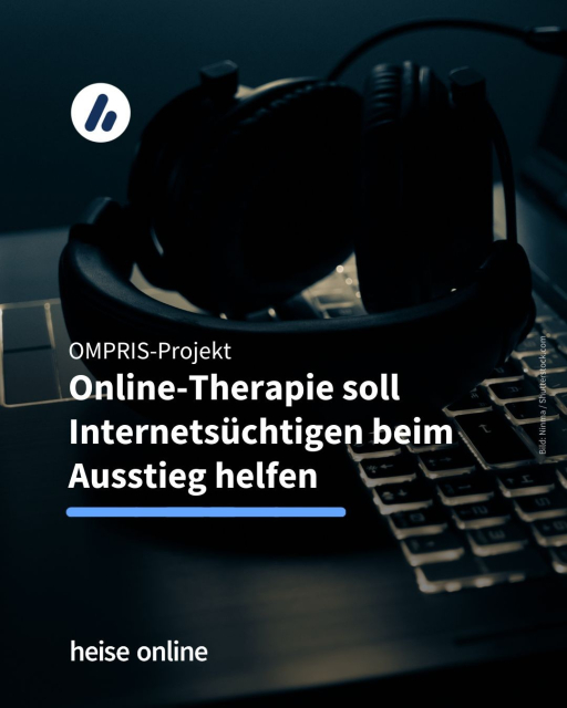 Im Hintergrund sieht man die Tastatur einer Laptops auf der Kopfhörer liegen. In der Überschrift steht: OMPRIS-PROJEKT Online-Therapie für Internetsüchtige 