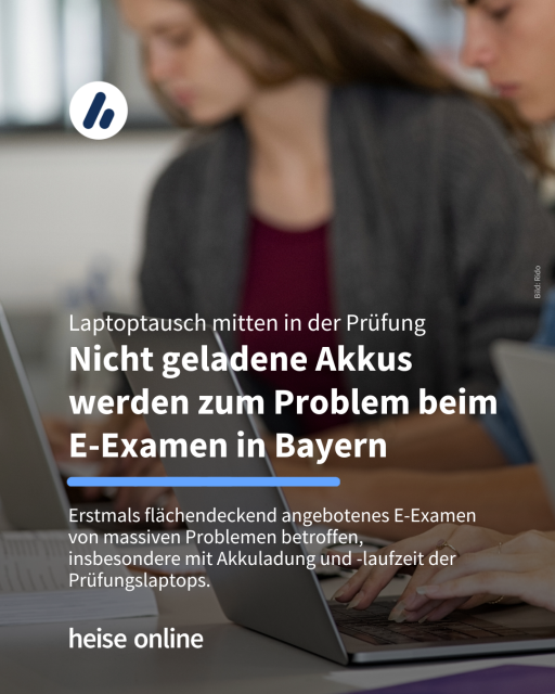 Das Bild zeigt Studenten an einem Laptop. In der Überschrift steht: "Nicht geladene Akkus werden zum Problem beim E-Examen in Bayern" dadrunter steht: "Erstmals flächendeckend angebotenes E-Examen von massiven Problemen betroffen, insbesondere mit Akkuladung und -laufzeit der Prüfungslaptops." 