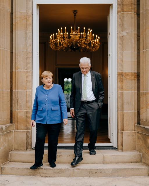 Ministerpräsident Winfried Kretschmann (rechts) und Alt-Bundeskanzlerin Angela Merkel (links) im Garten der Villa Reitzenstein in Stuttgart. Foto: Staatsministerium Baden-Württemberg / Ilkay Karakurt
