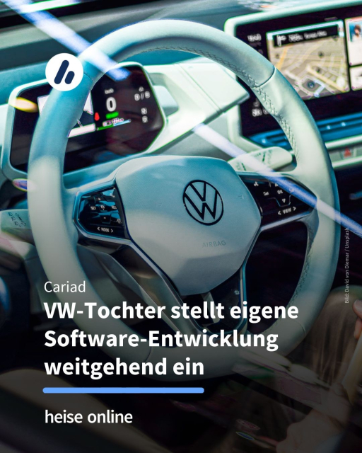 Auf dem Bild ist der Innenraum eines VW-Autos zu sehen. Im Bild steht: "Cariad:
VW-Tochter stellt eigene Software-Entwicklung weitgehend ein"
