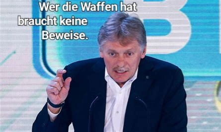 Kreml-Sprecher Peskow mit halb erhobenem Zeigefinger, spruch: Wer die Waffen hat braucht keine Beweise. 