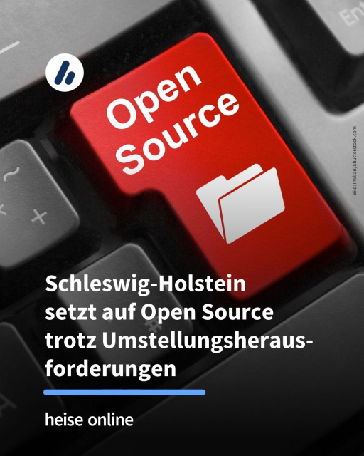 Auf dem Bild sieht man eine Tastatur mit einer "Open Source" Taste. Im Bild steht: "Schleswig-Holstein setzt auf Open Source trotz Umstellungsheraus-forderungen"